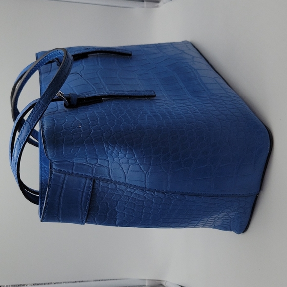 Bright blue Guess Purse, - Picture 10 of 12